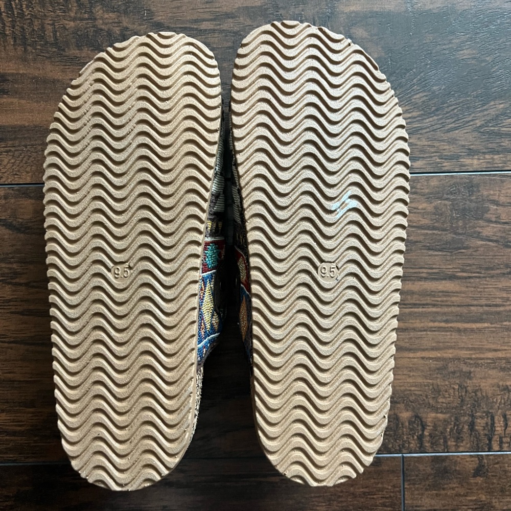 Dl Aztec Pattern Clogs - image 2
